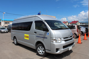 車いす移送車・ストレッチャー対応